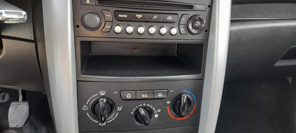 Peugeot 207 1.6HDI · Ano 2008 — imagem 16