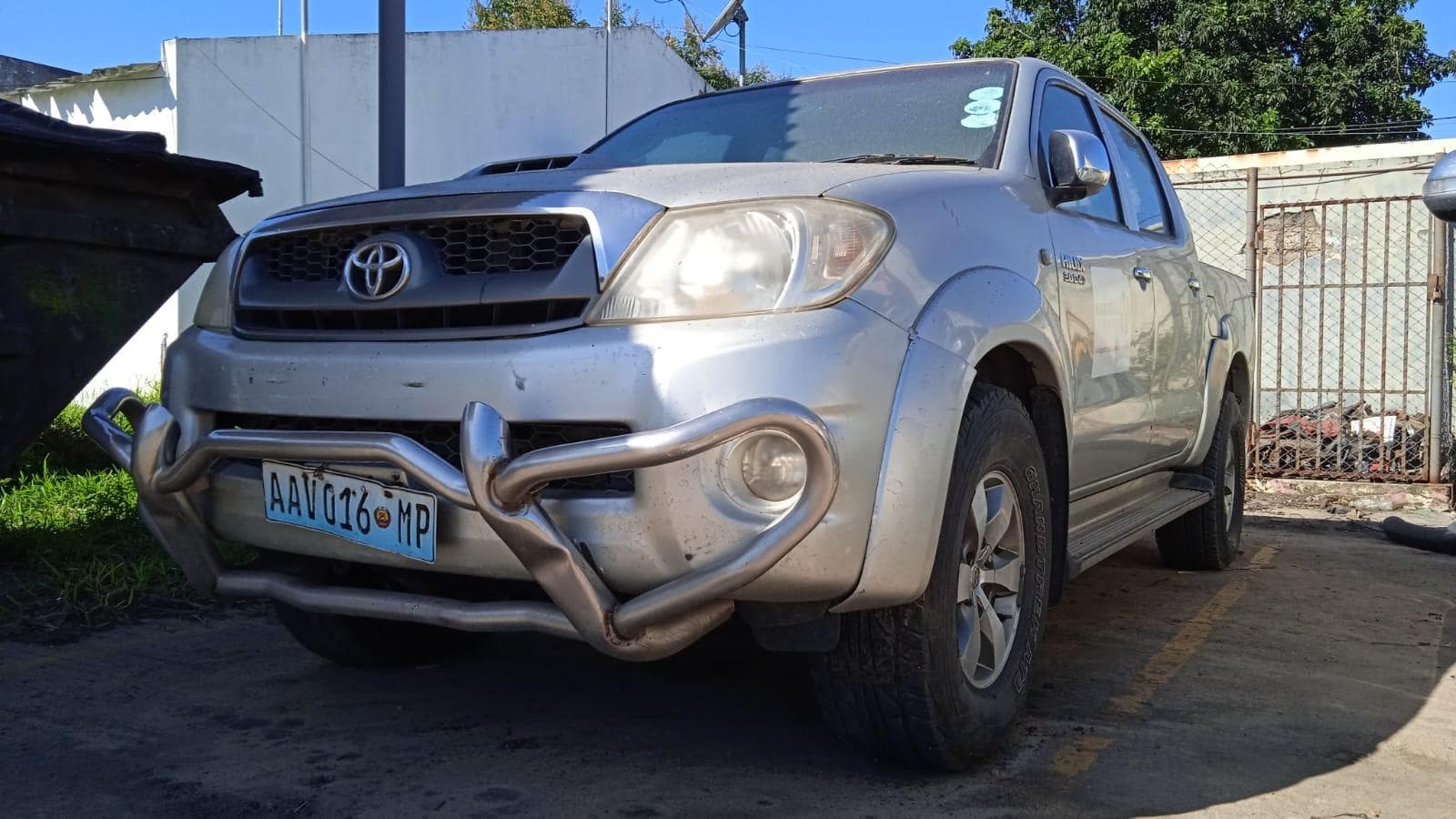 Toyota Hilux ·