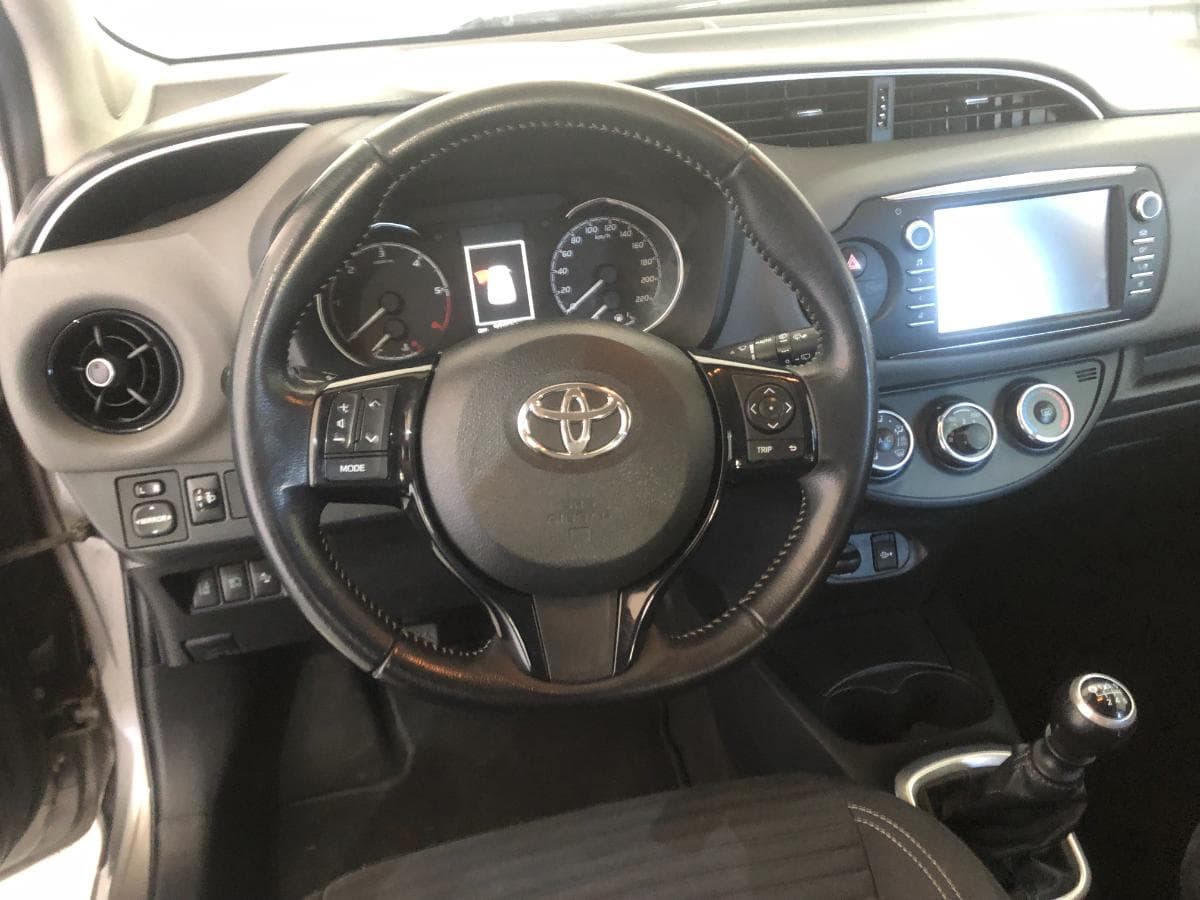 Toyota Yaris D4D · Ano 2017 — imagen 31