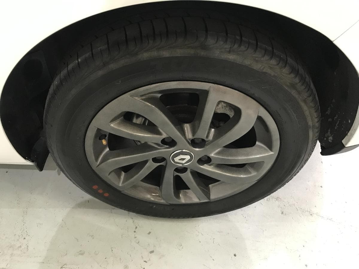 Renault Mégane 1.5 DCI · Ano 2016 — imagen 17