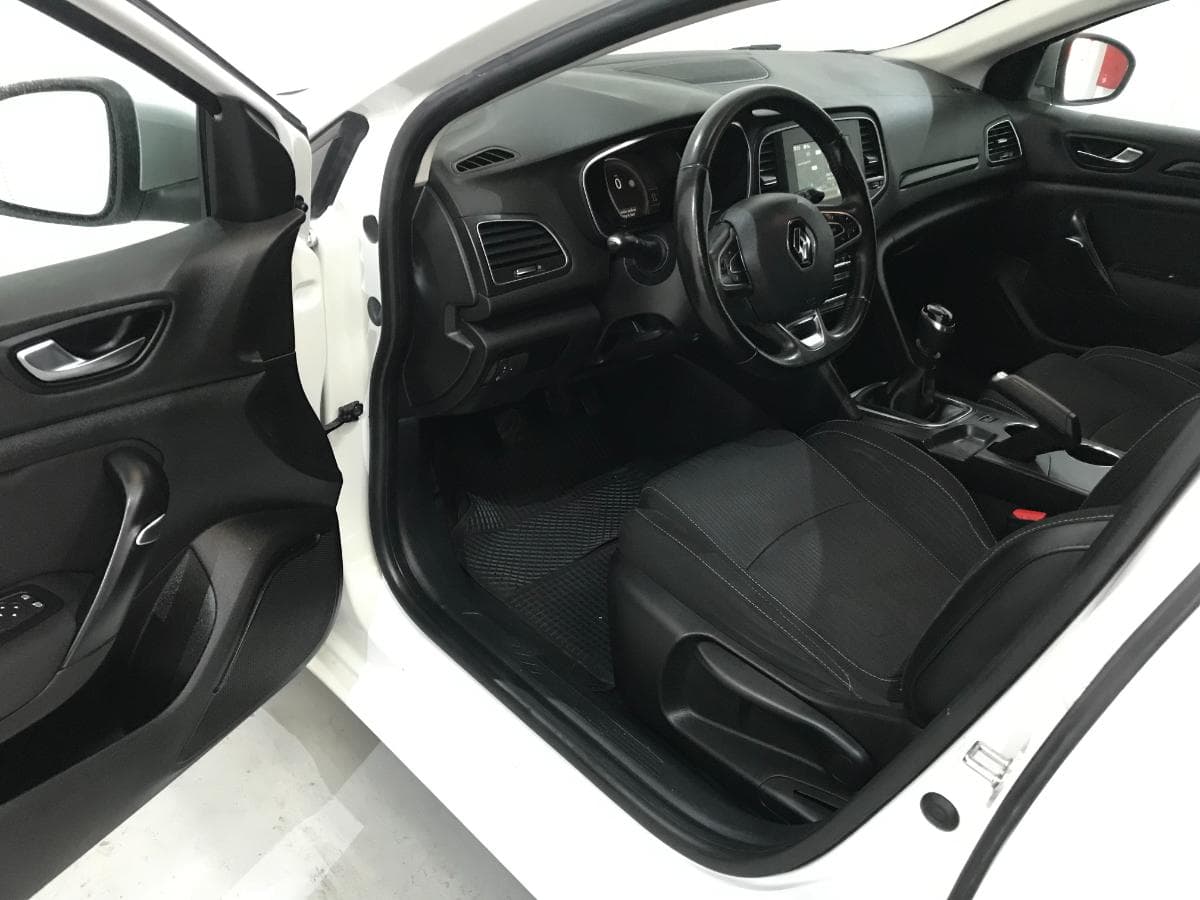 Renault Mégane 1.5 DCI · Ano 2016 — imagen 19
