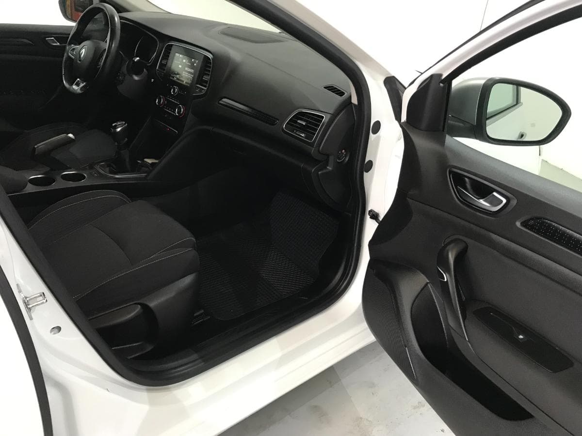 Renault Mégane 1.5 DCI · Ano 2016 — imagen 28