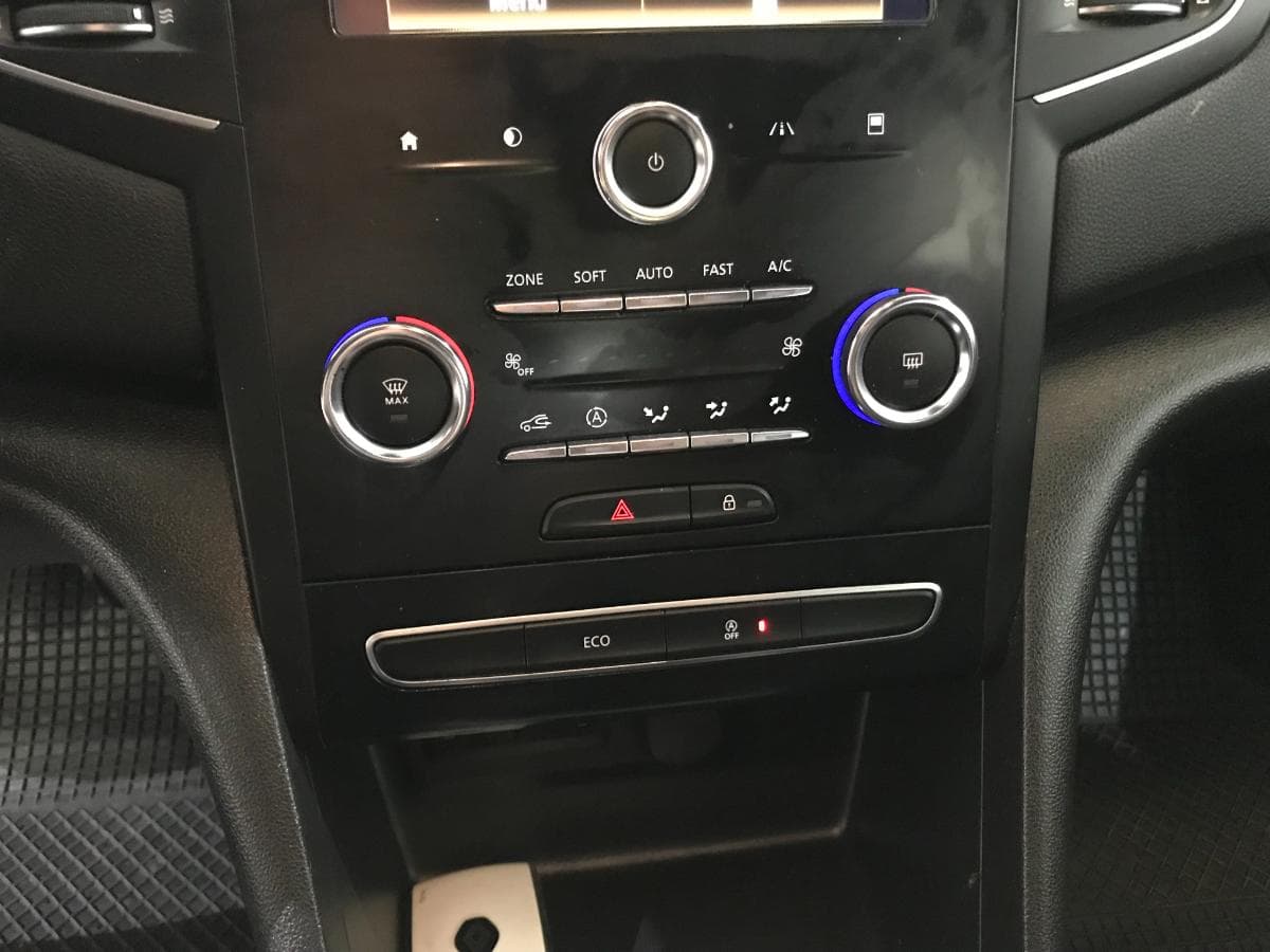 Renault Mégane 1.5 DCI · Ano 2016 — imagen 33