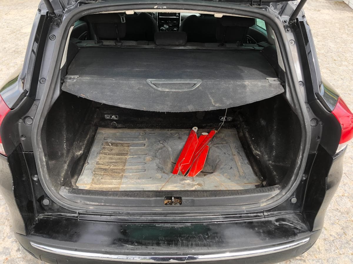 Renault Clio 1.5DCI · Ano 2014 — image 9