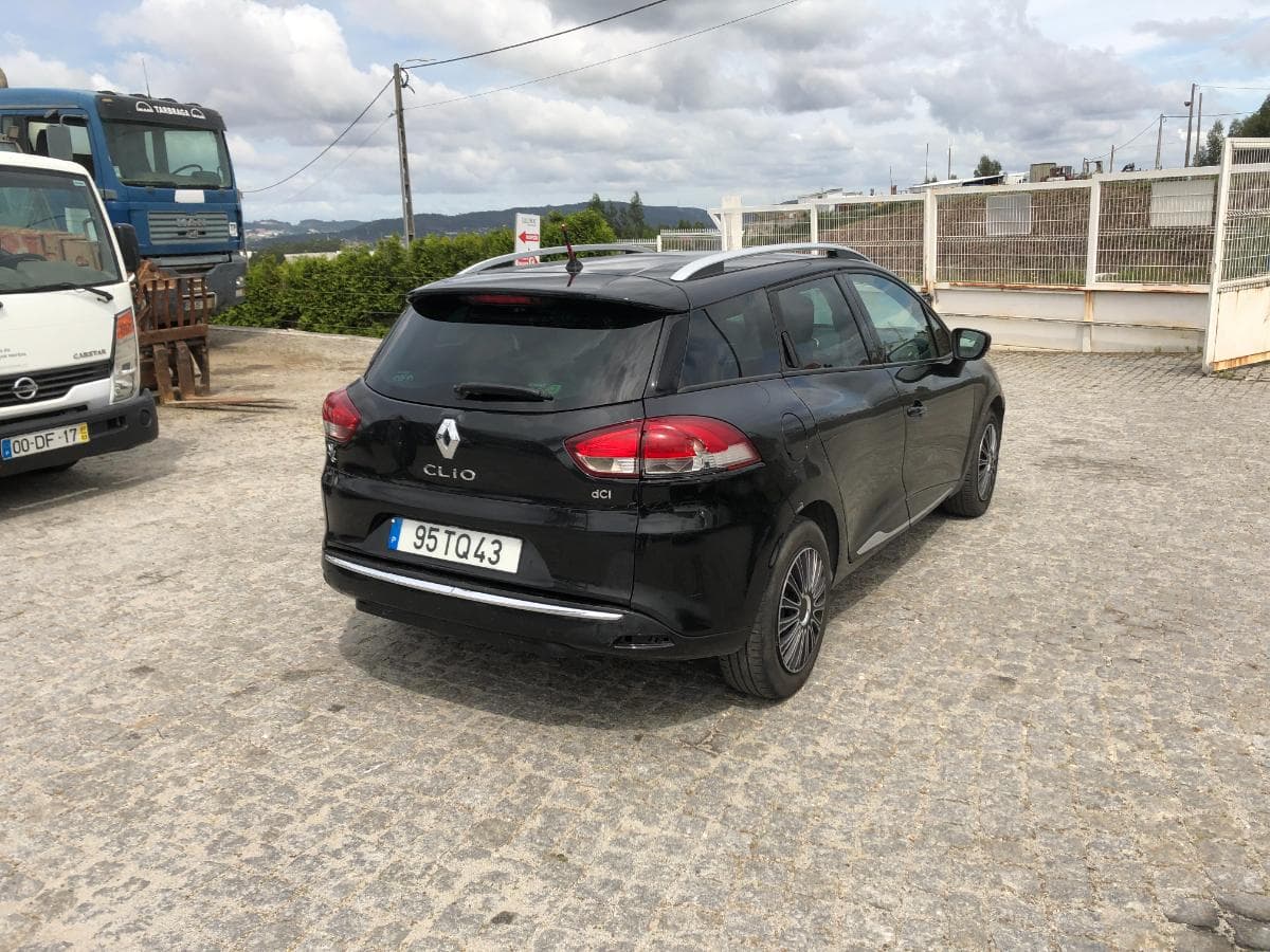 Renault Clio 1.5DCI · Ano 2014 — image 6