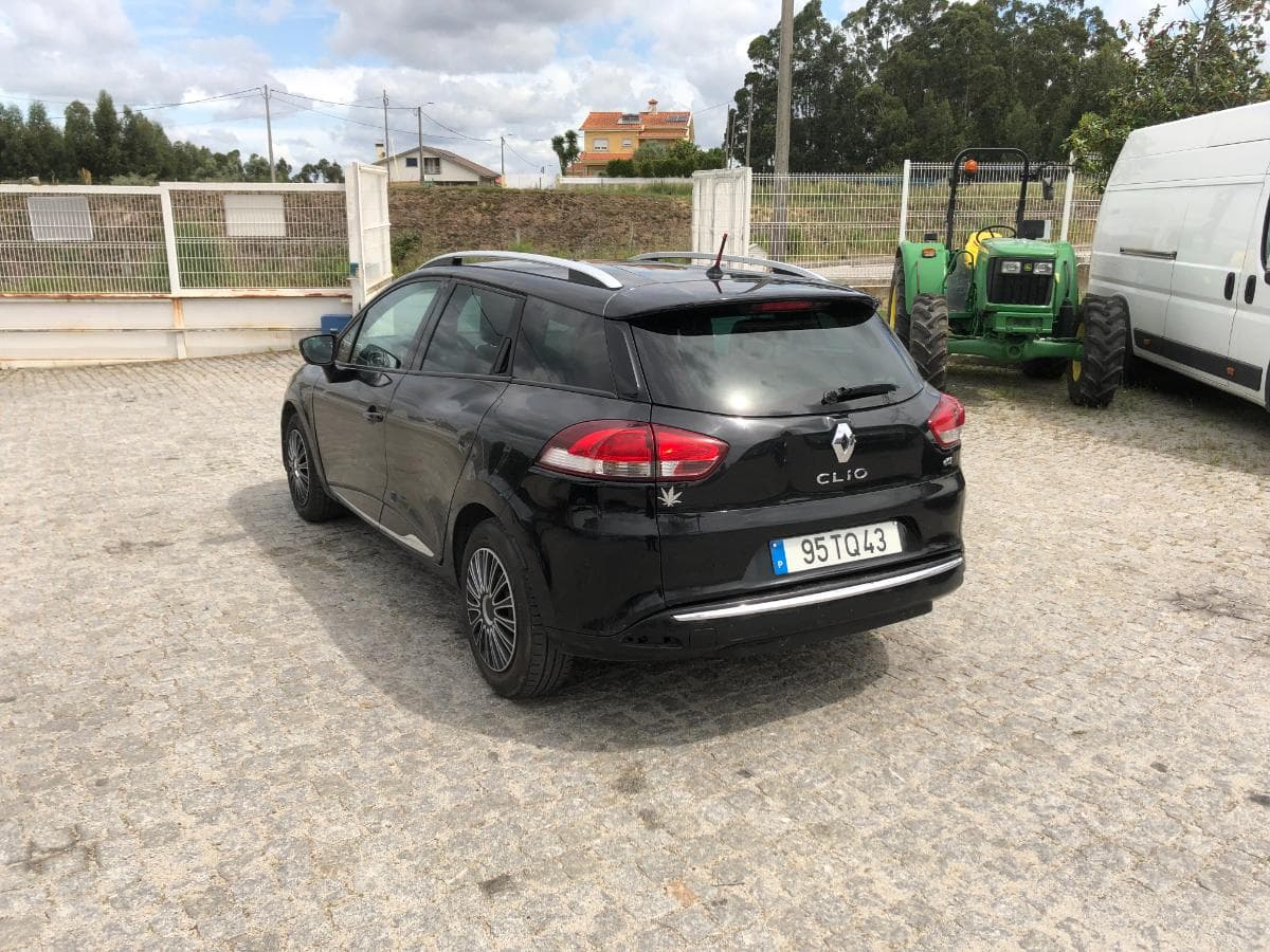 Renault Clio 1.5DCI · Ano 2014 — image 10