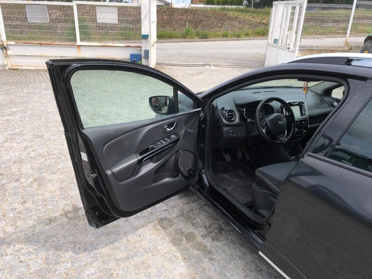 Renault Clio 1.5DCI · Ano 2014 — image 21