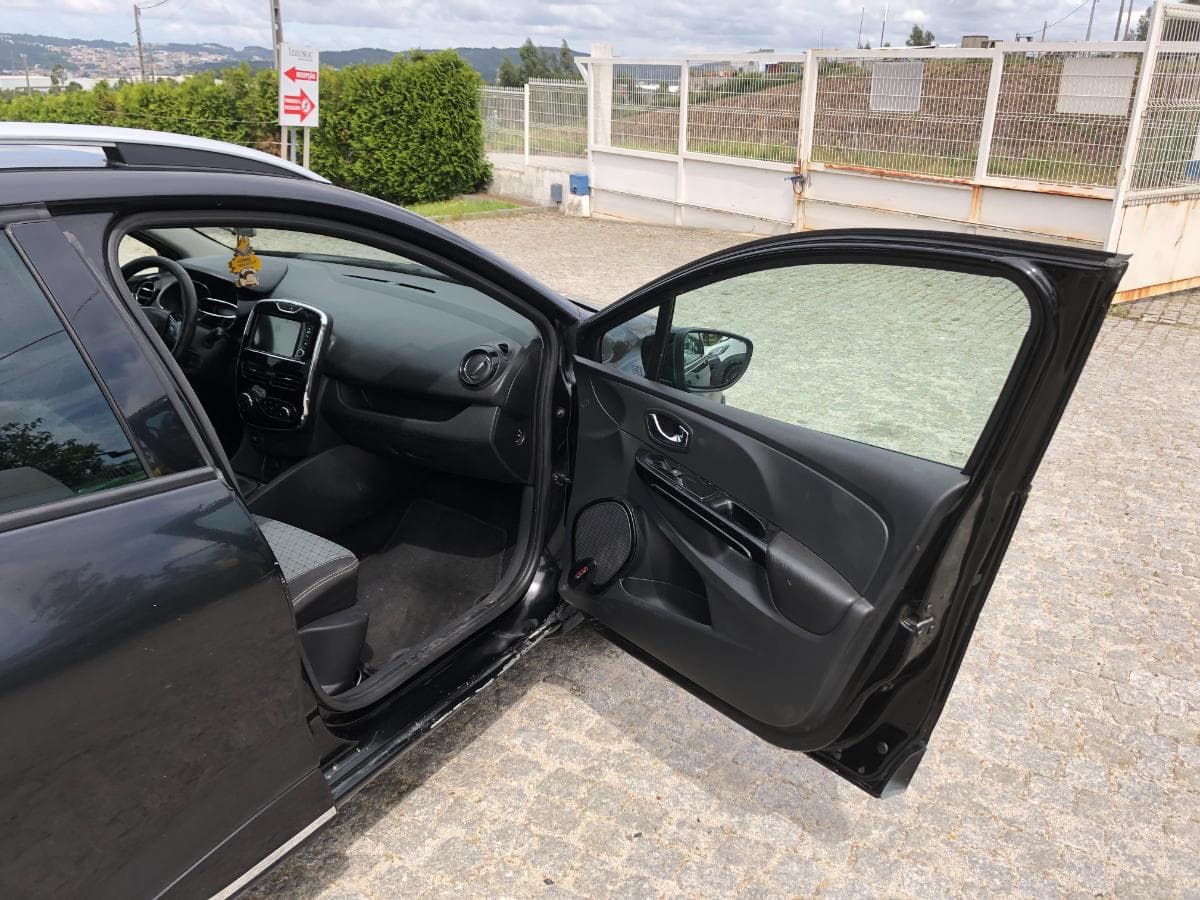 Renault Clio 1.5DCI · Ano 2014 — image 28