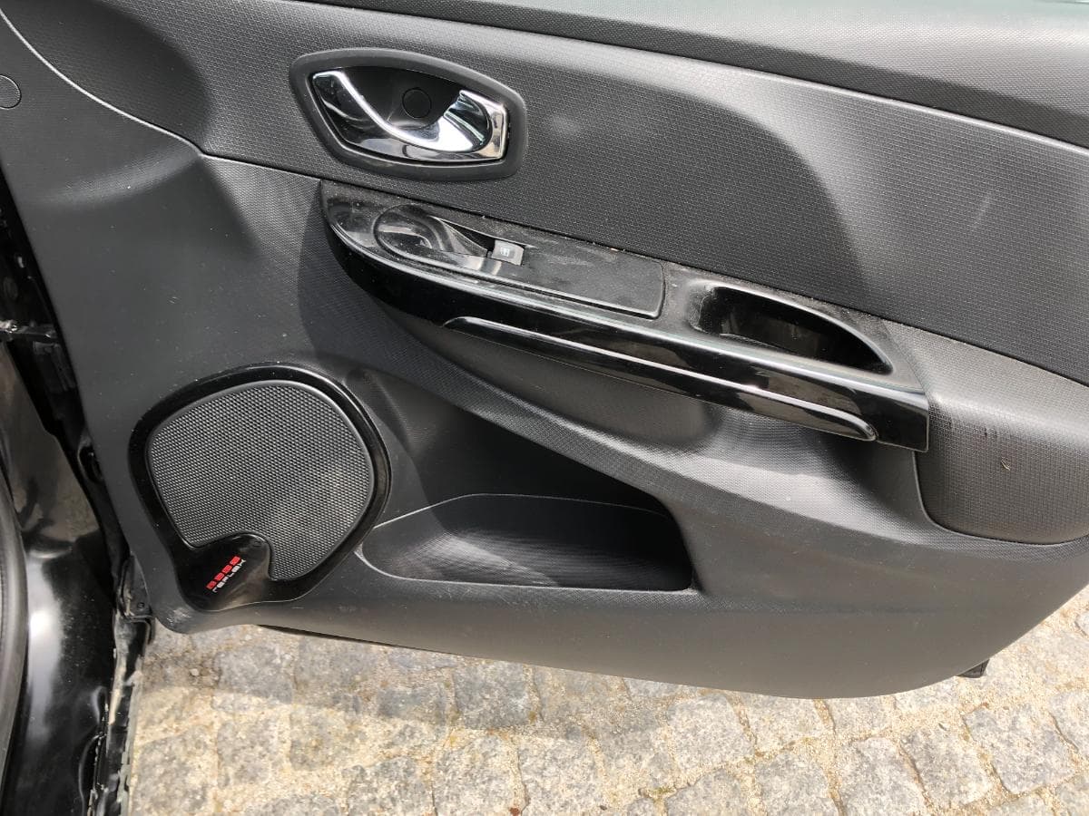 Renault Clio 1.5DCI · Ano 2014 — image 30