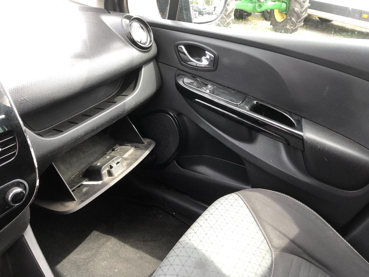 Renault Clio 1.5DCI · Ano 2014 — image 33