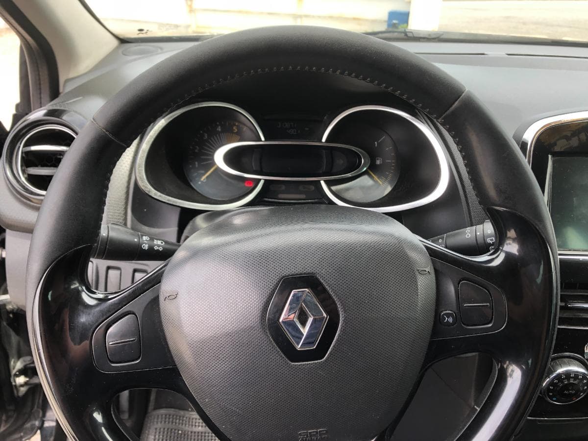 Renault Clio 1.5DCI · Ano 2014 — image 35