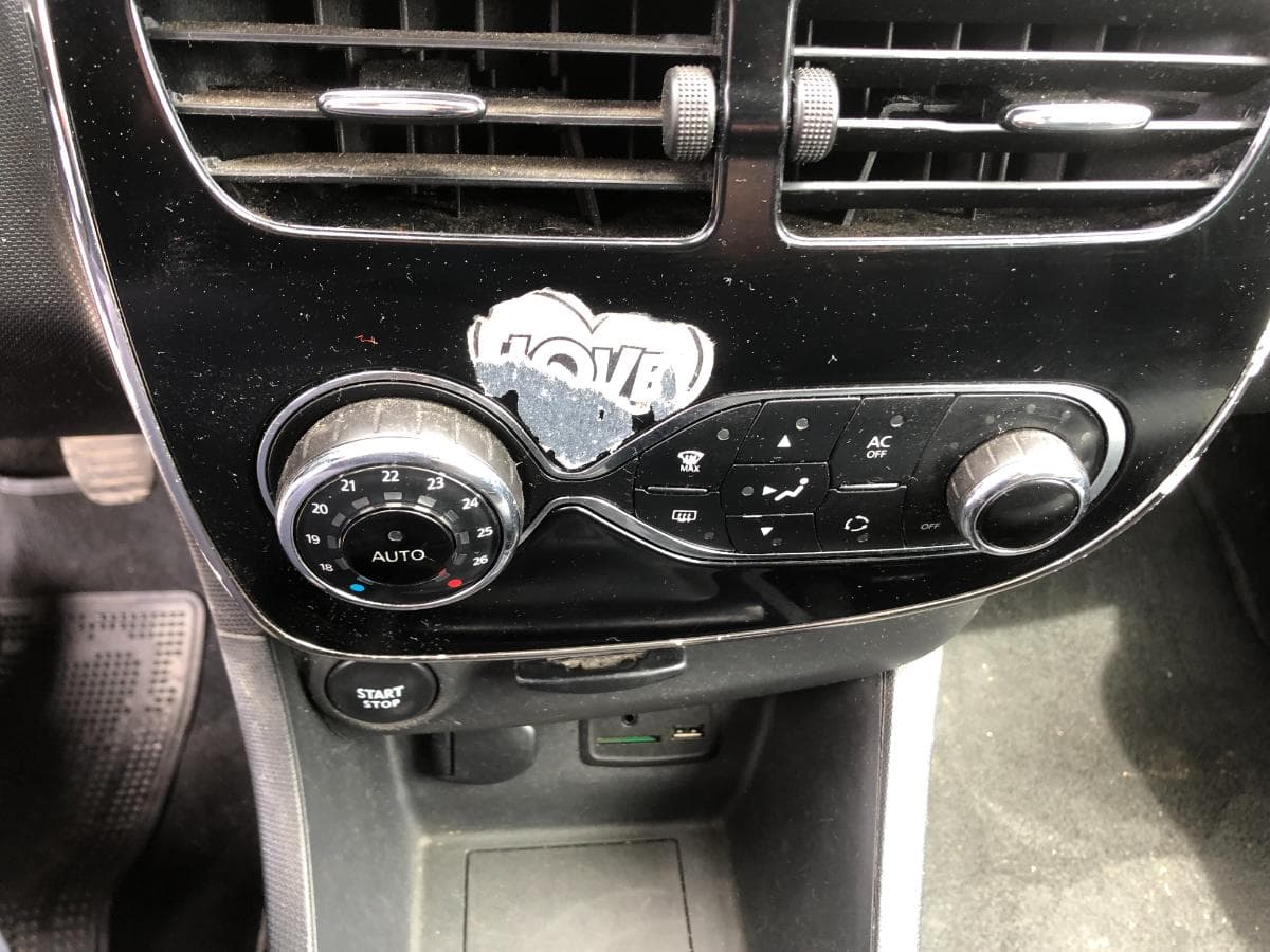Renault Clio 1.5DCI · Ano 2014 — image 38