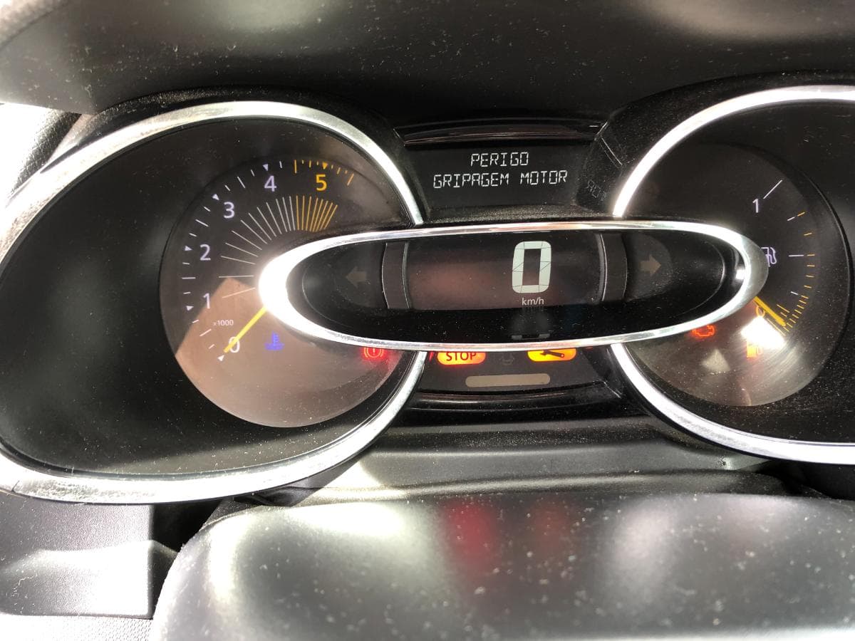 Renault Clio 1.5DCI · Ano 2014 — image 40