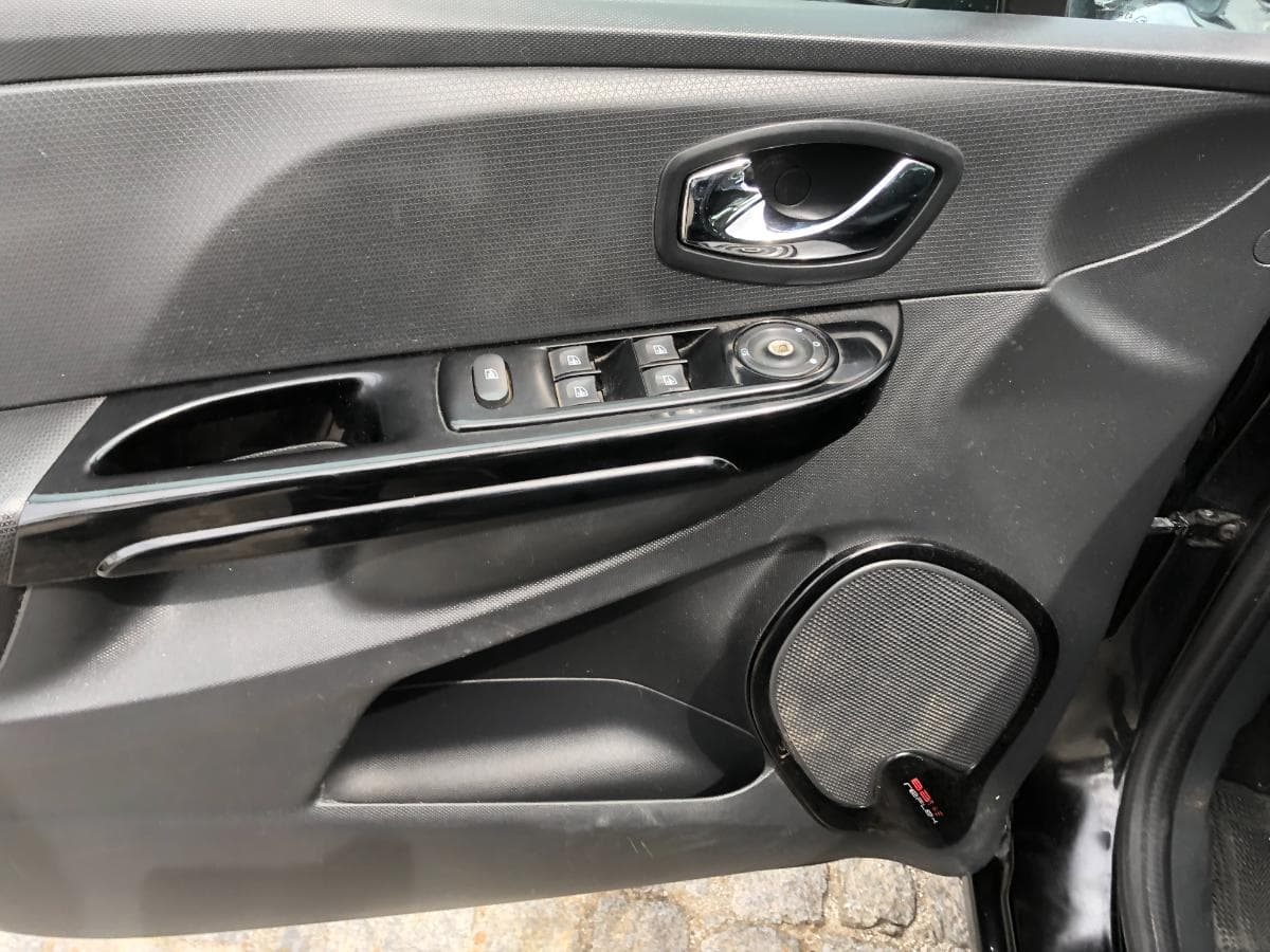 Renault Clio 1.5DCI · Ano 2014 — image 42