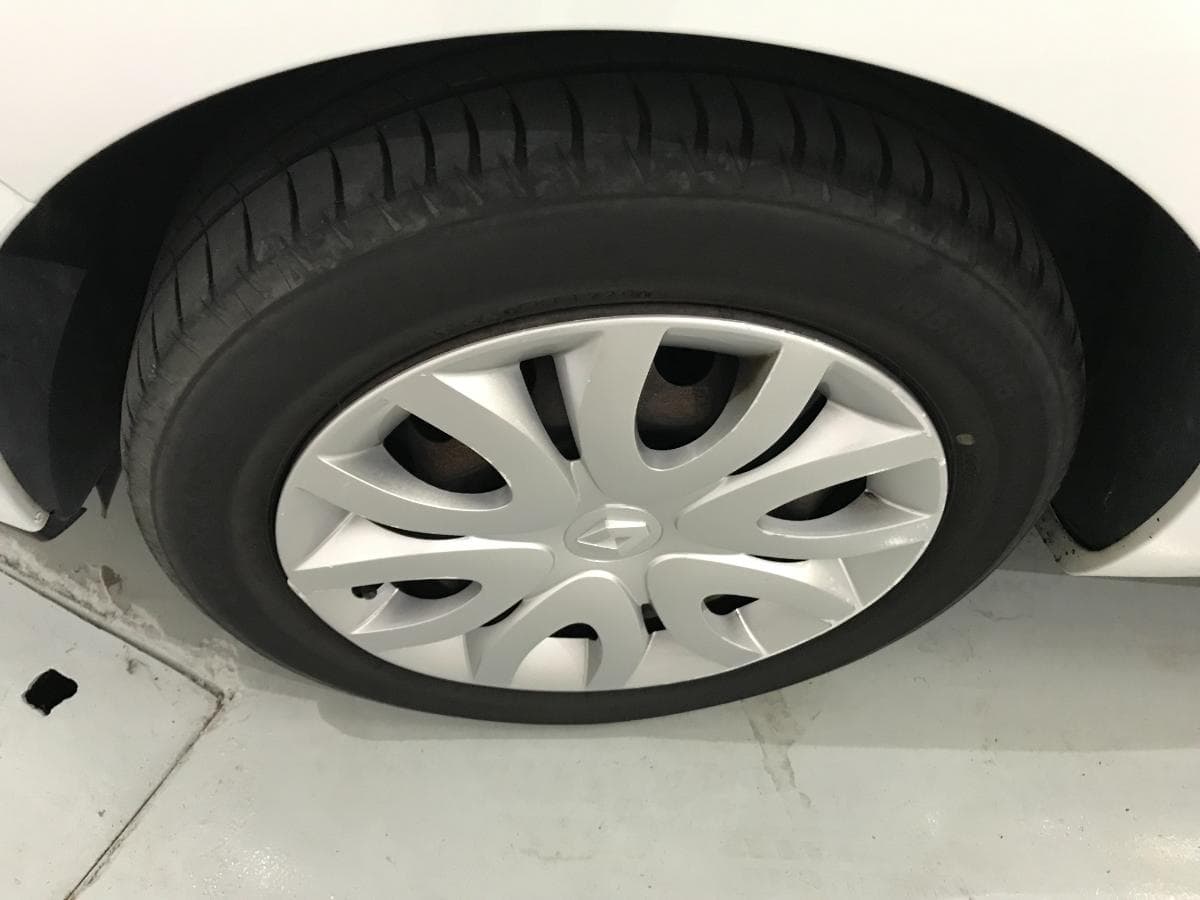 Renault Clio 1.5DCI · Ano 2015 — image 20