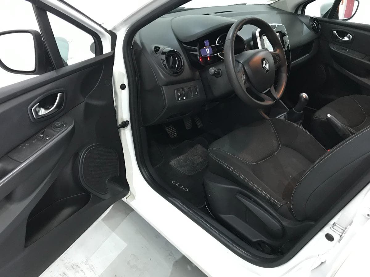 Renault Clio 1.5DCI · Ano 2015 — image 22
