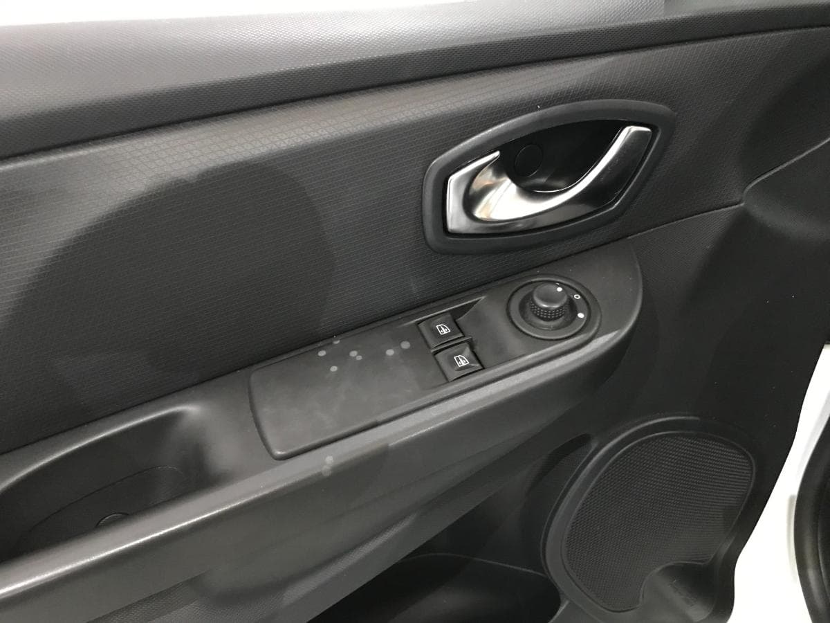 Renault Clio 1.5DCI · Ano 2015 — image 23