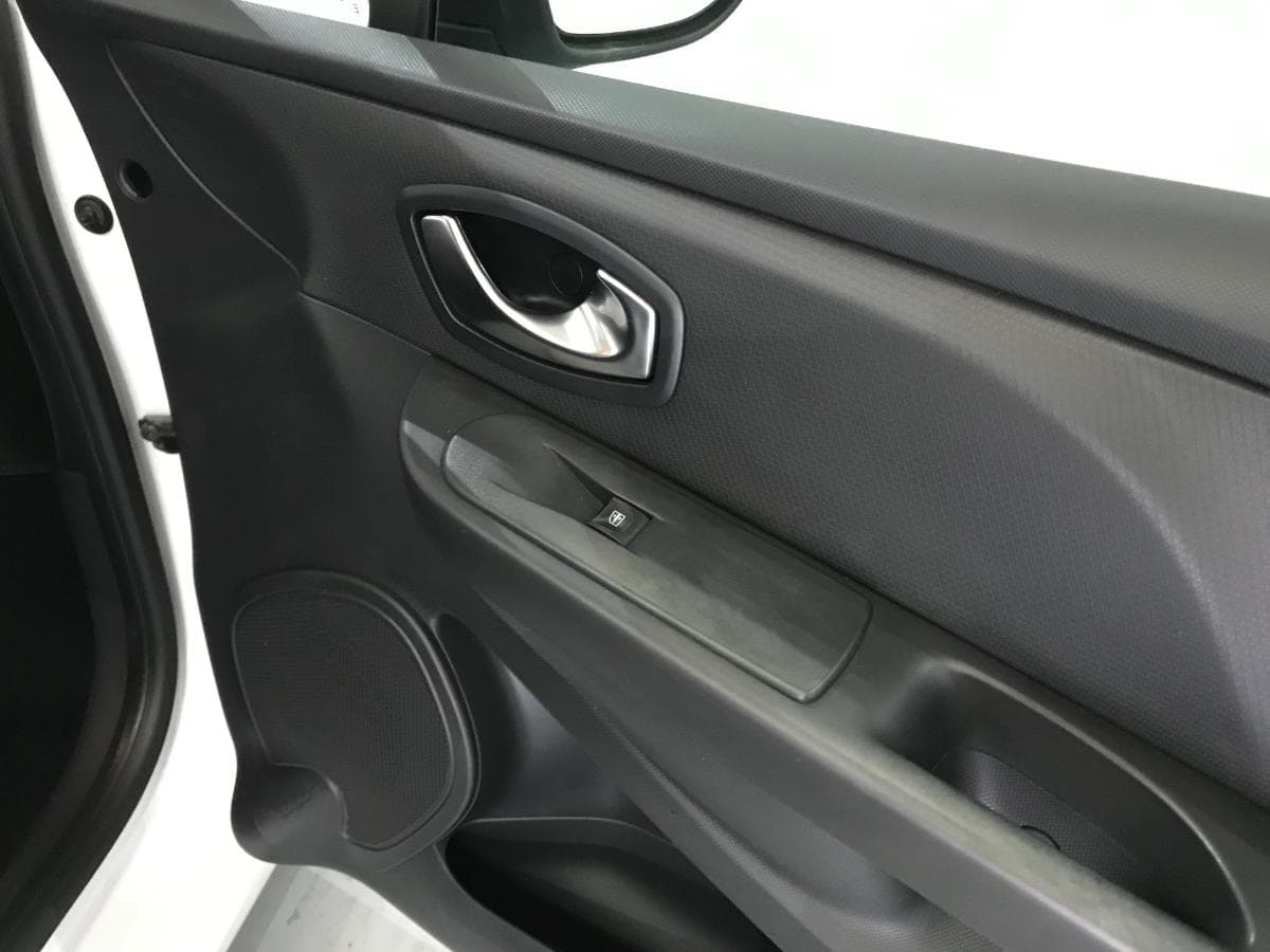 Renault Clio 1.5DCI · Ano 2015 — image 24