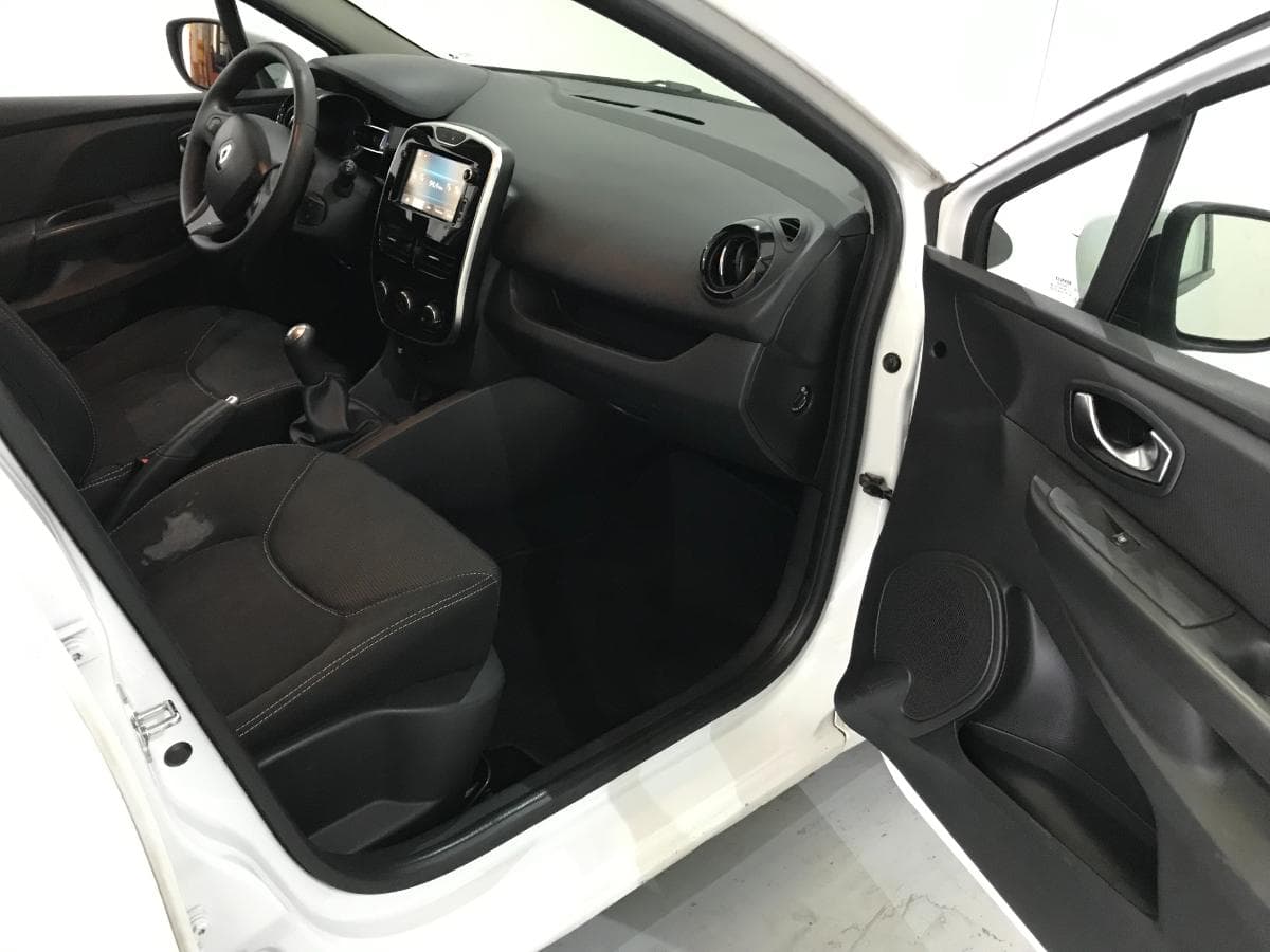 Renault Clio 1.5DCI · Ano 2015 — image 25