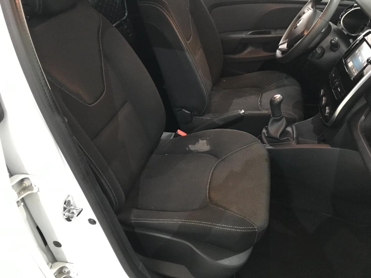 Renault Clio 1.5DCI · Ano 2015 — image 26