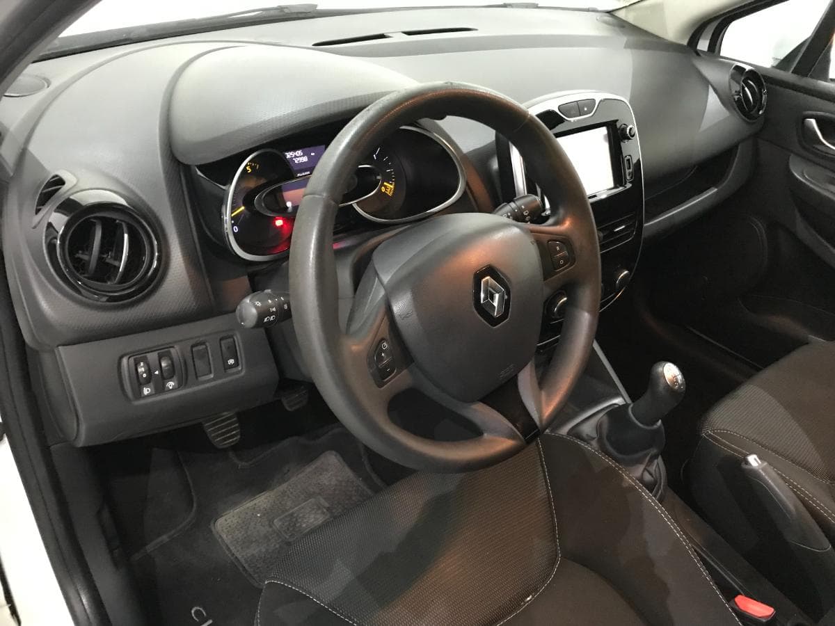 Renault Clio 1.5DCI · Ano 2015 — image 31