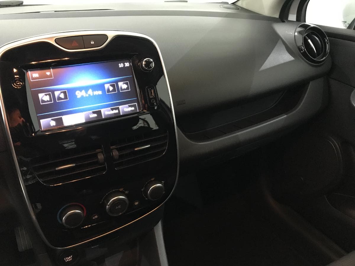 Renault Clio 1.5DCI · Ano 2015 — image 32