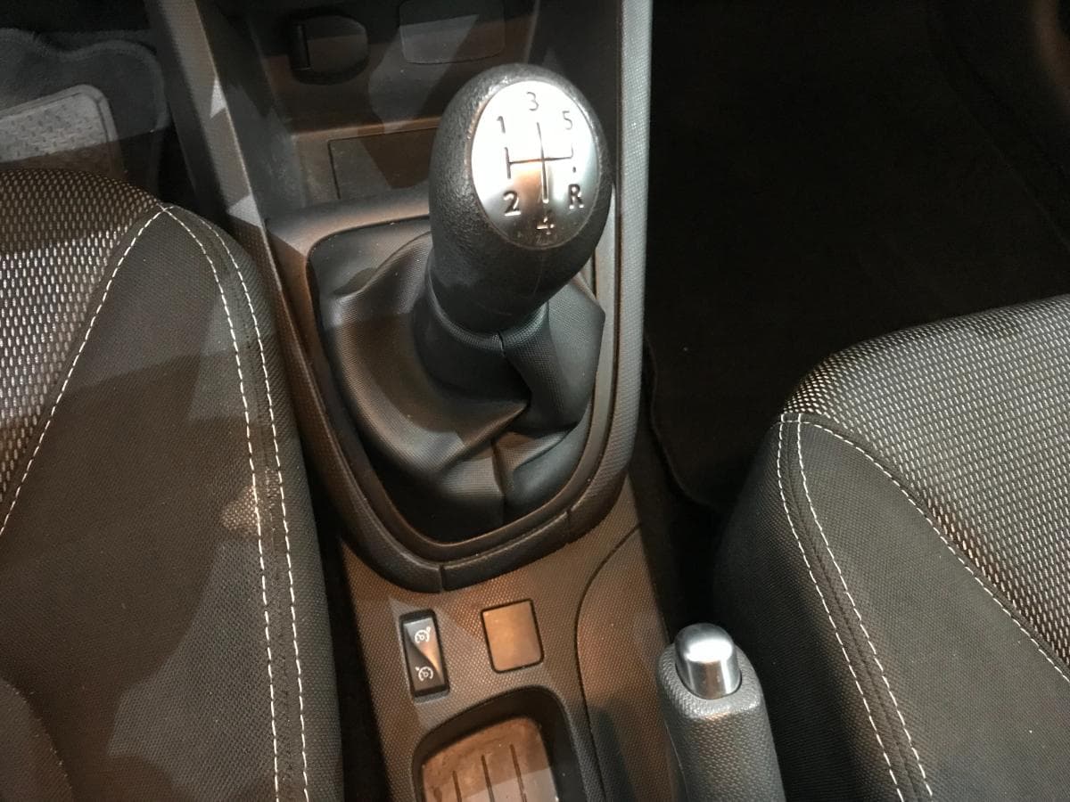 Renault Clio 1.5DCI · Ano 2015 — image 34