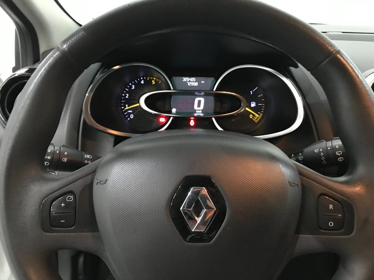 Renault Clio 1.5DCI · Ano 2015 — image 37