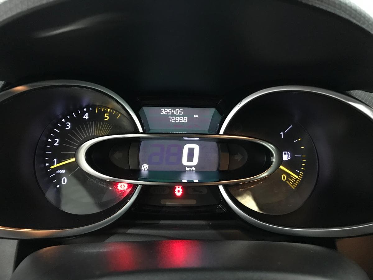 Renault Clio 1.5DCI · Ano 2015 — image 38