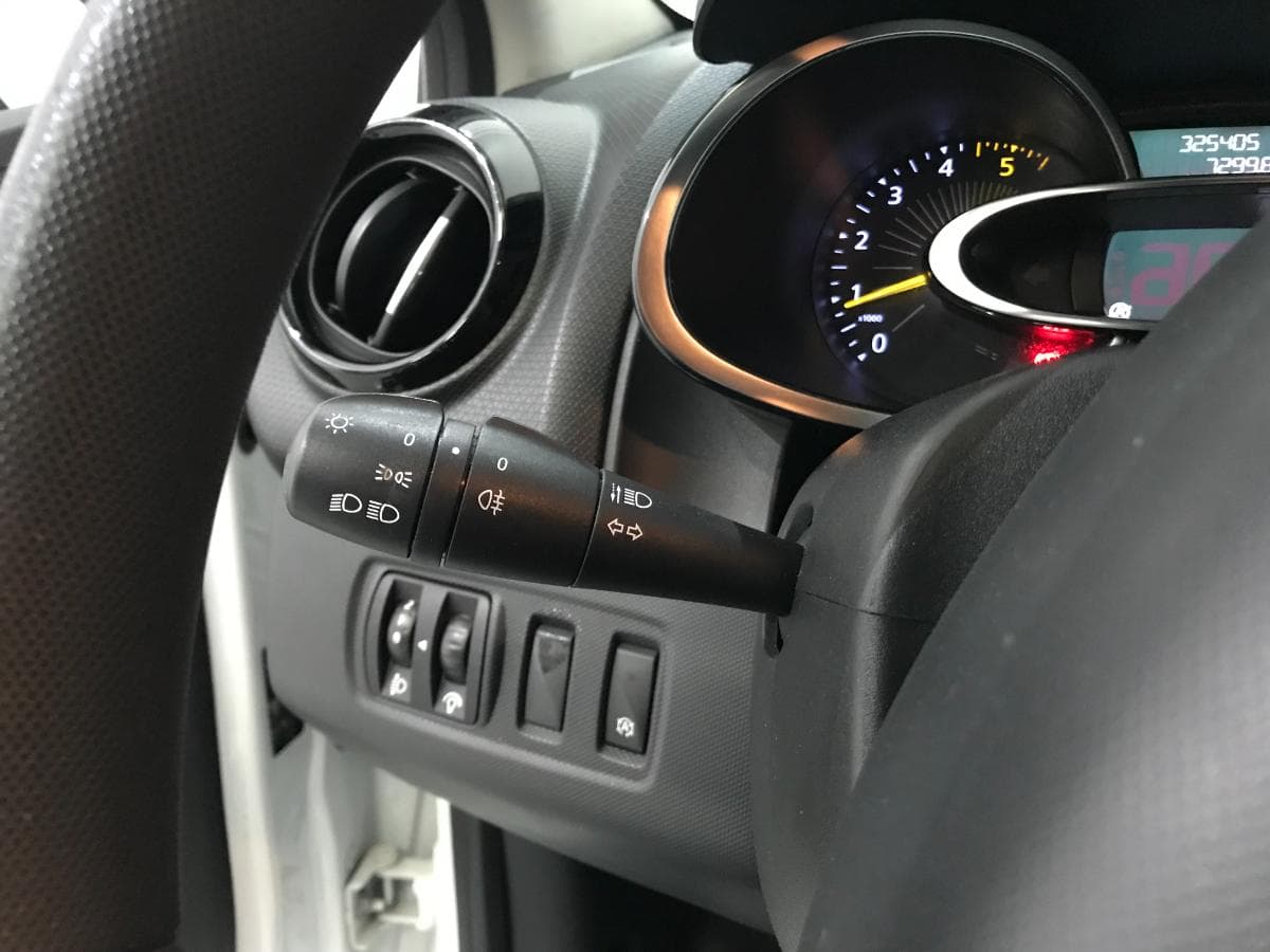 Renault Clio 1.5DCI · Ano 2015 — image 39
