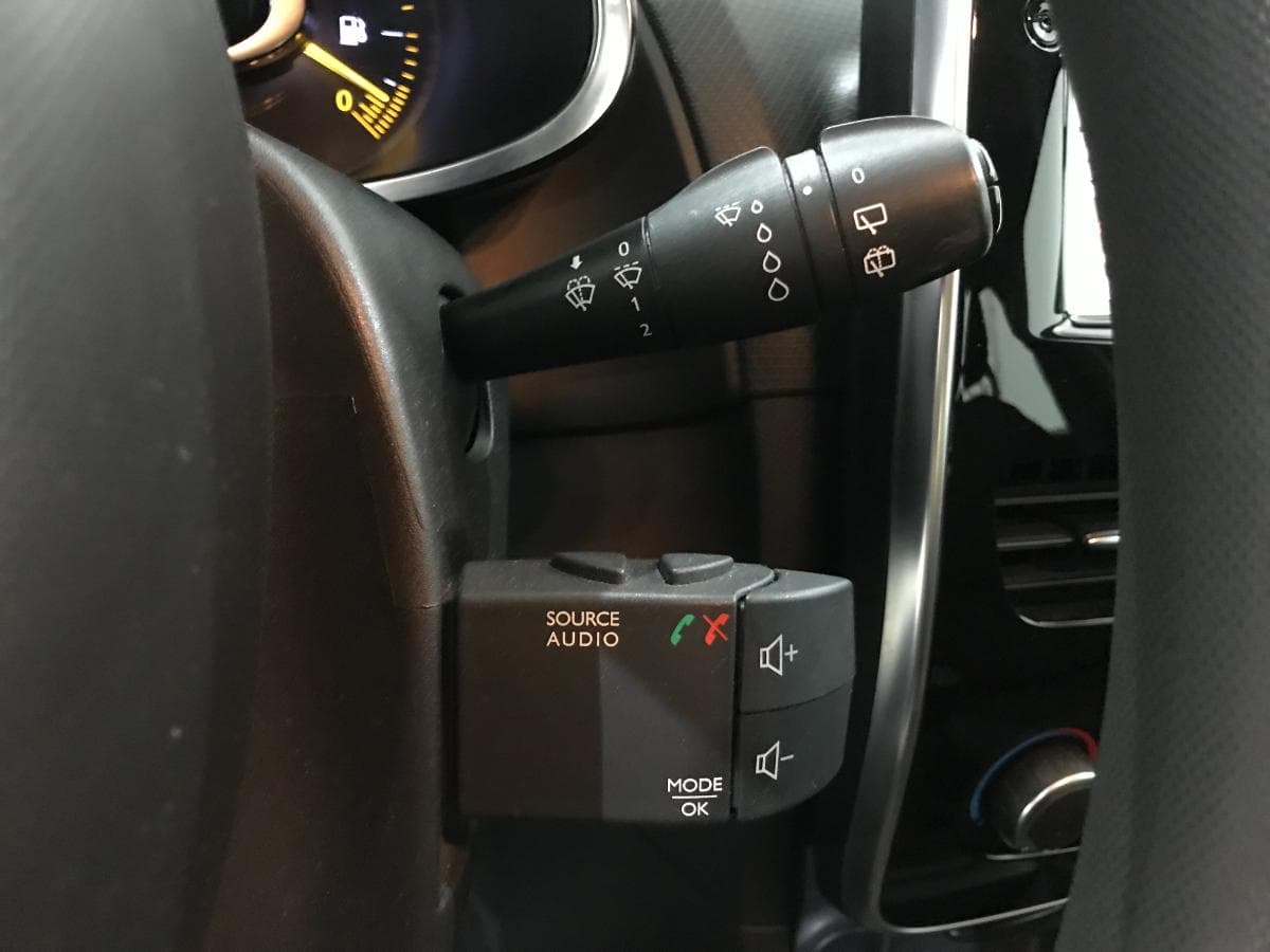 Renault Clio 1.5DCI · Ano 2015 — image 40