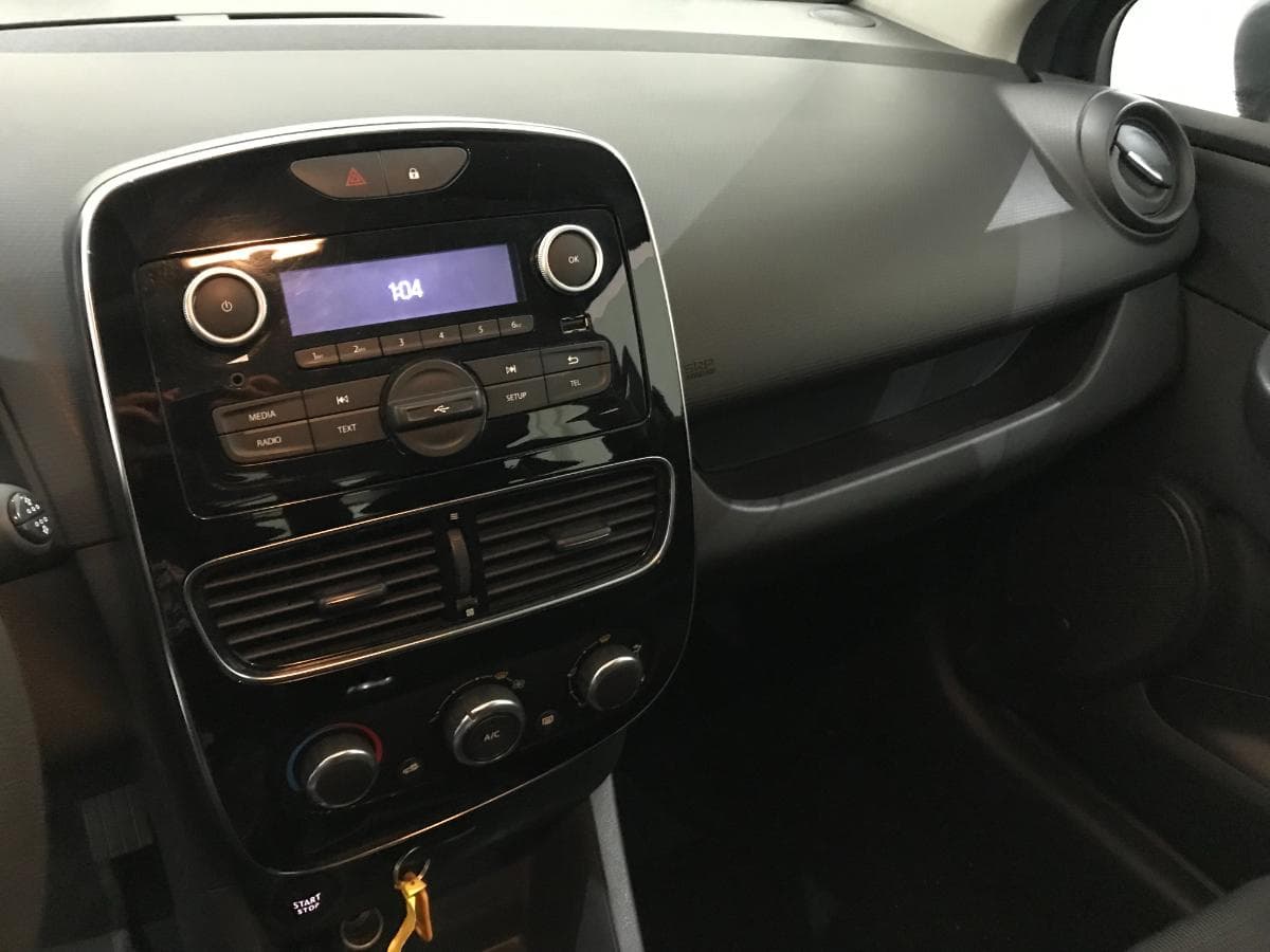 Renault Clio 1.5DCI · Ano 2019 — imagen 32