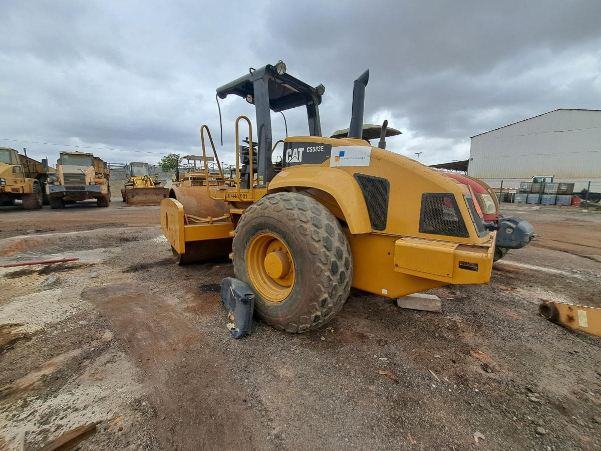 Cilindro (15 T) CATERPILLAR CS583 · Viana — imagem 2