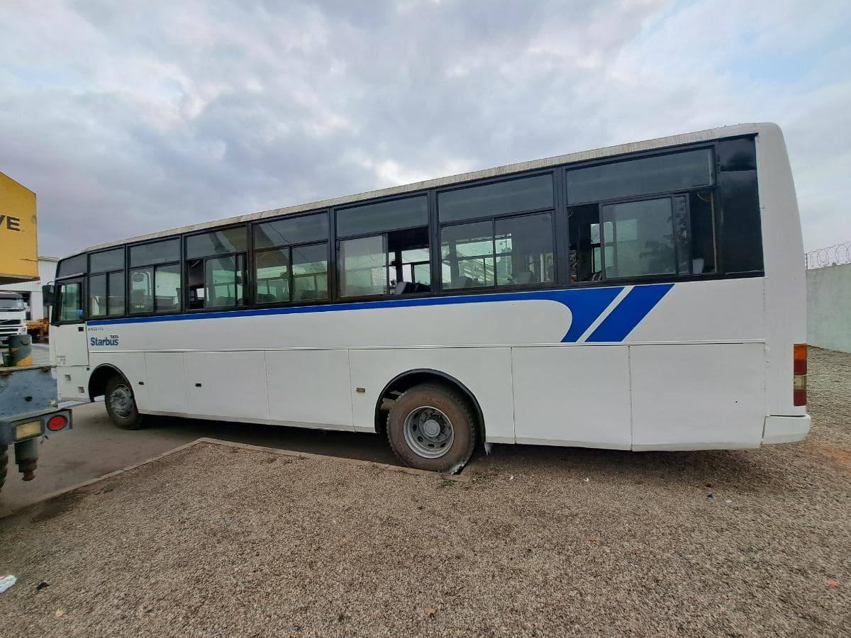 Autocarro TATA de 60 a 69 Lugares  · Viana — imagen 7