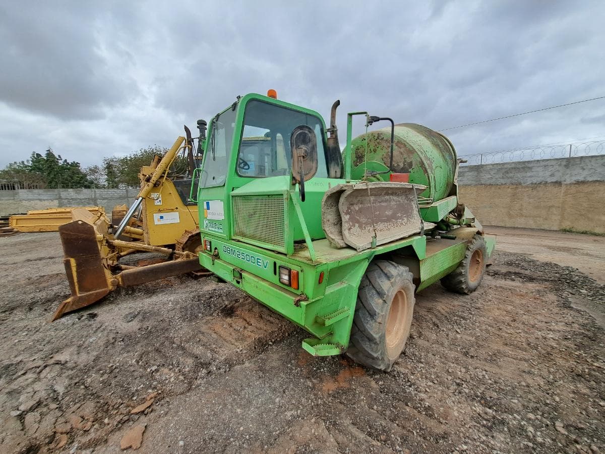Betoneira Móvel (3M3) MERLO DBM 2500 EV · Viana — image 1