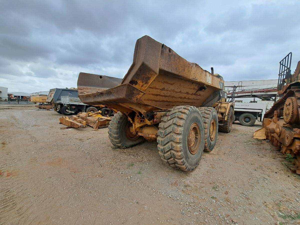 Dumper (30T) CATERPILLAR 725 · Viana — imagen 4