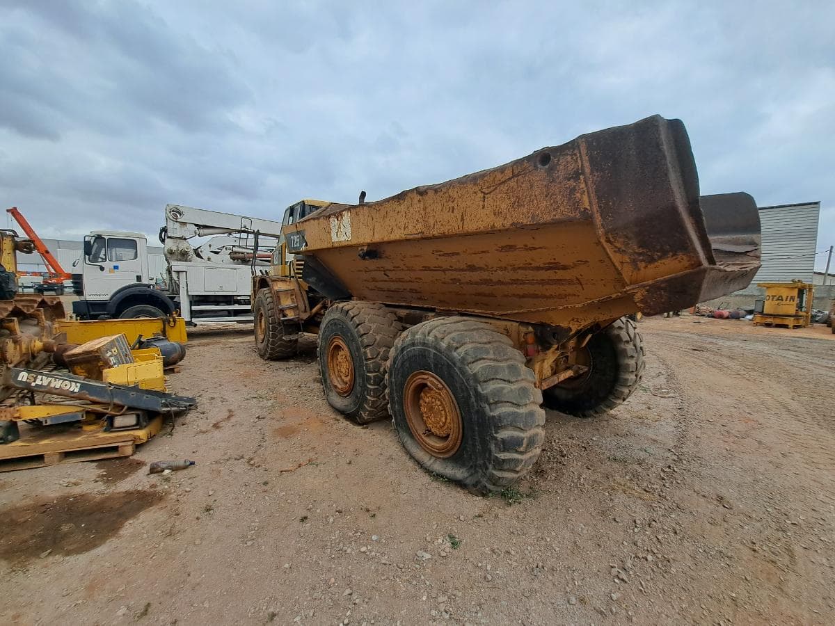 Dumper (30T) CATERPILLAR 725 · Viana — imagen 5