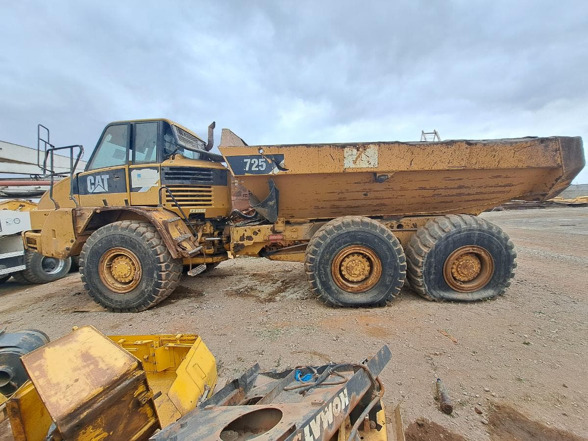 Dumper (30T) CATERPILLAR 725 · Viana — imagen 6