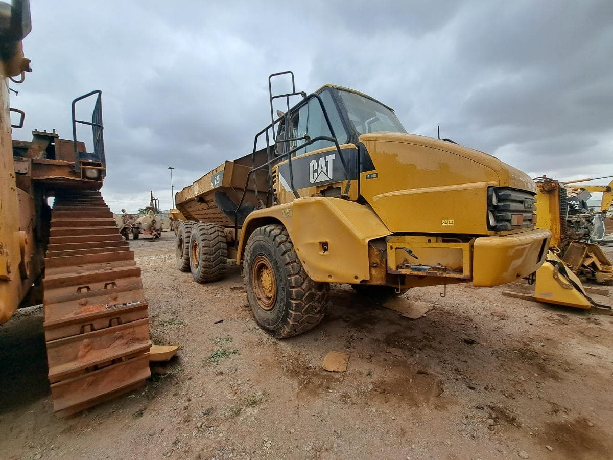 Dumper (30T) CATERPILLAR 725 · Viana — imagen 7