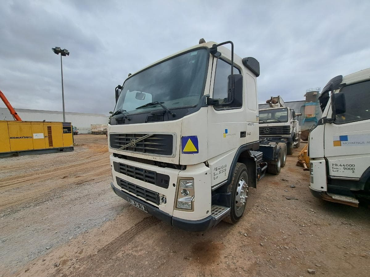 Camião Trator (6X4) VOLVO FM 12-36 · Viana — image 1