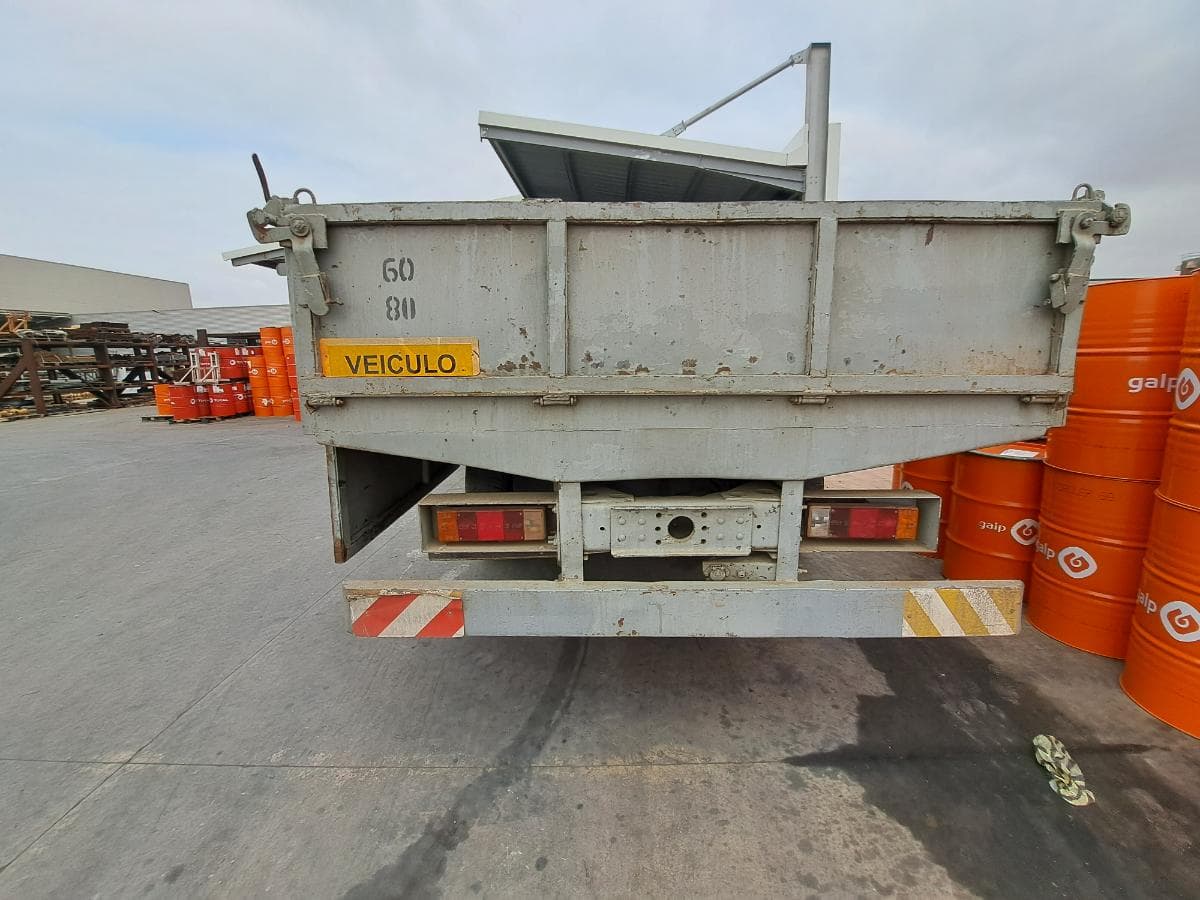 Camião (26T) c/ Braço Hidráulico VOLVO NH 12 · — image 3