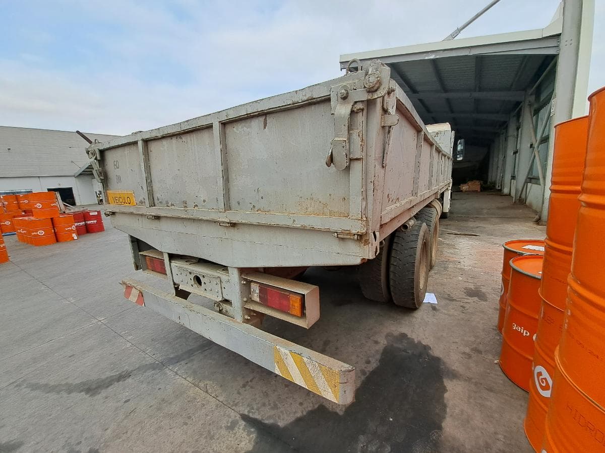 Camião (26T) c/ Braço Hidráulico VOLVO NH 12 · — image 7