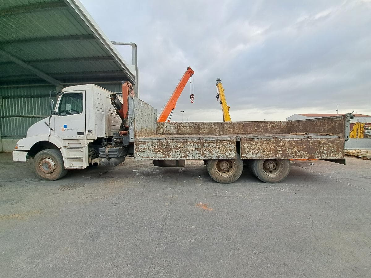 Camião (26T) c/ Braço Hidráulico VOLVO NH 12 · — image 5