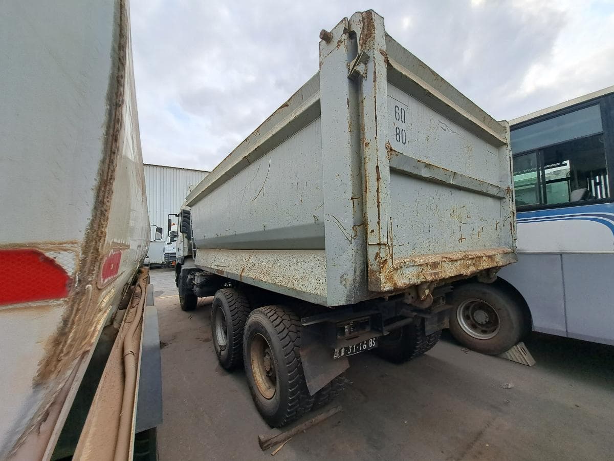 Camião Basculante (6X4) VOLVO FM 13 · Viana — imagem 8