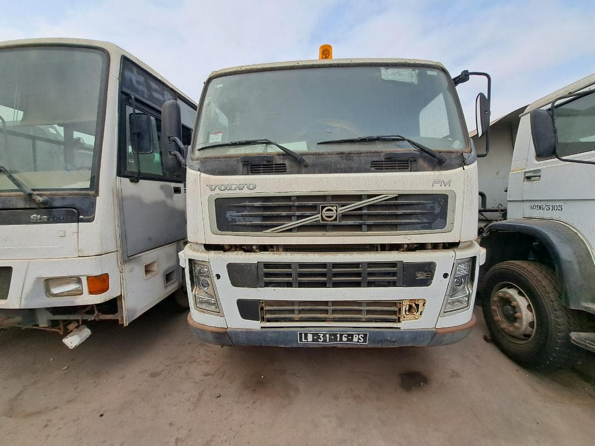 Camião Basculante (6X4) VOLVO FM 13 · Viana — imagem 11
