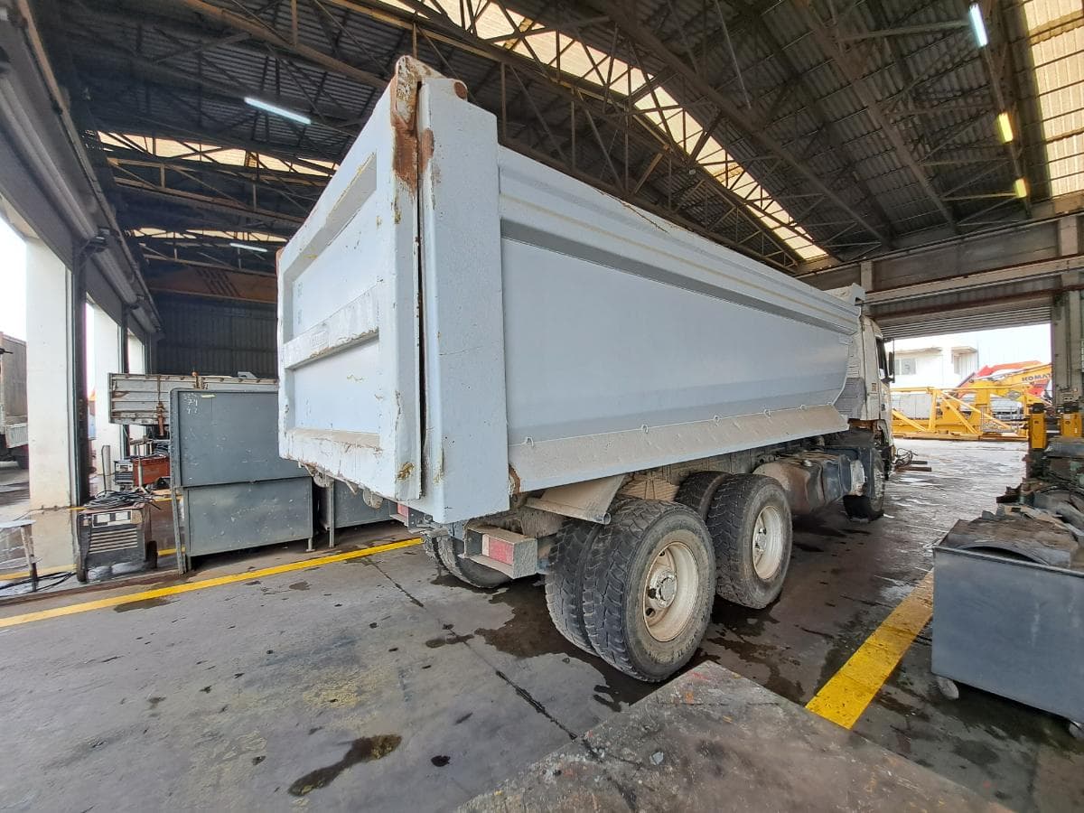 Camião Basculante 26 T (6X4) VOLVO FM 13-400 · Viana — imagem 4