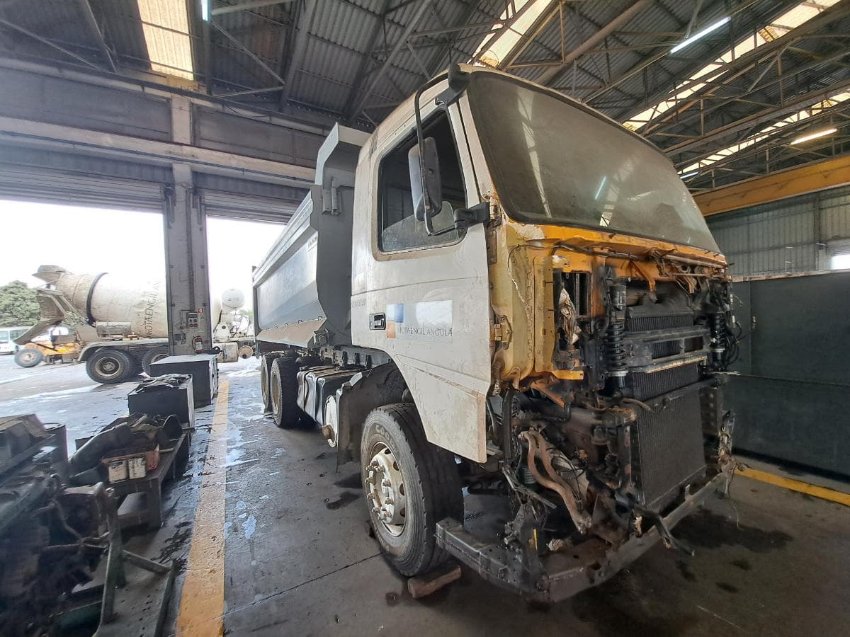 Camião Basculante 26 T (6X4) VOLVO FM 13-400 · Viana — imagem 6
