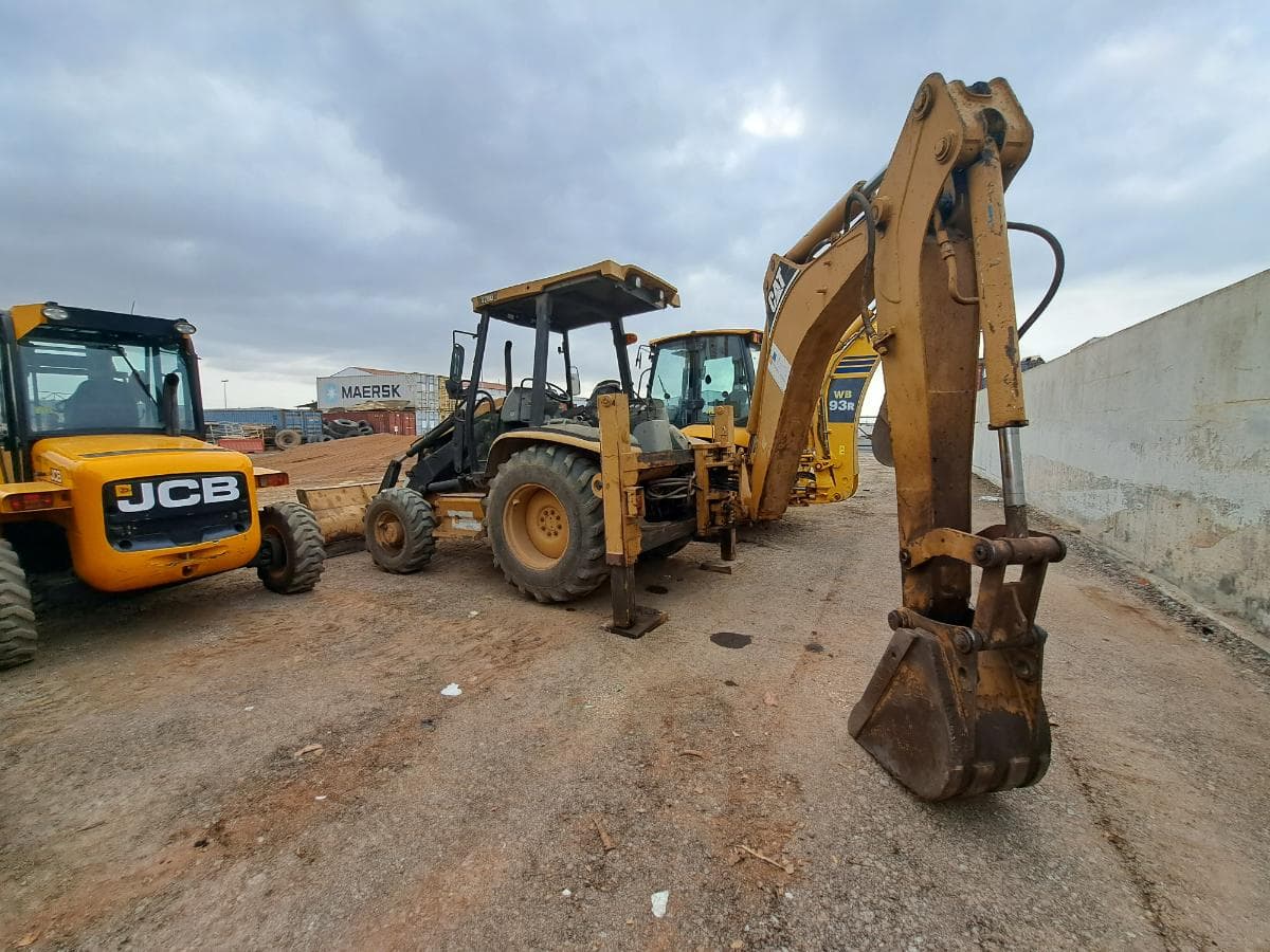Retroescavadora CATERPILLAR 428 D · Viana — imagen 4