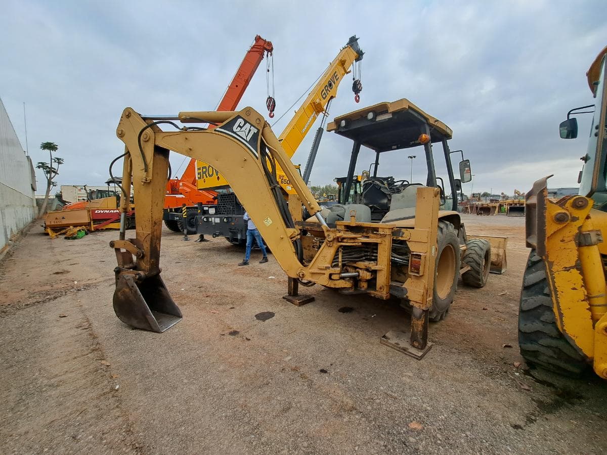 Retroescavadora CATERPILLAR 428 D · Viana — imagen 2