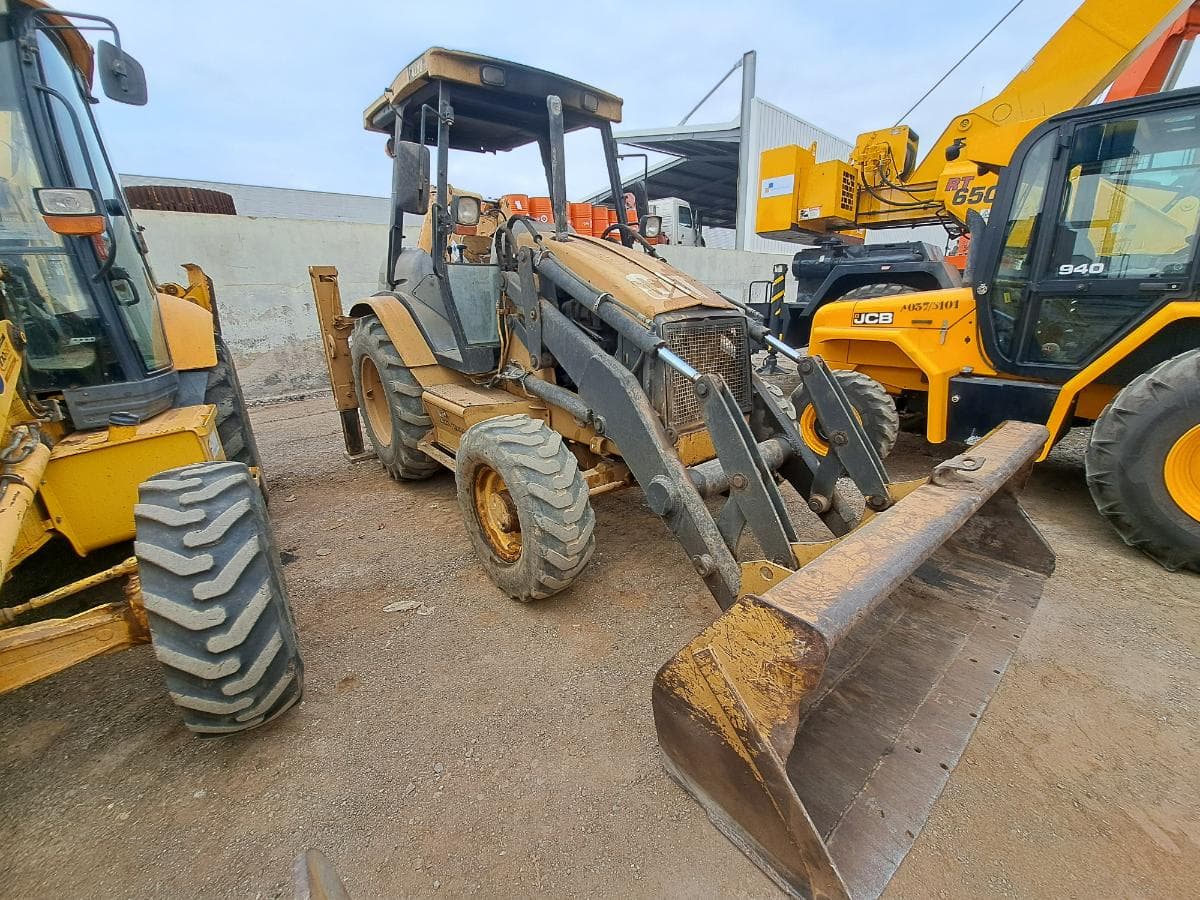 Retroescavadora CATERPILLAR 428 D · Viana — imagen 3